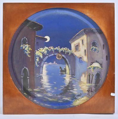 une photo d'une assiette sur laquelle figure l'image d'un bateau dans l'eau