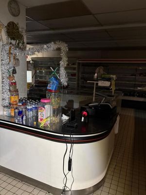 Vendu en un lot l'aménagement d'une supérette située 19 Mail Jean de D - Photo 1