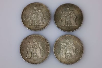 quatre souverains d'argent britanniques datant du règne de George IV