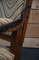 Fauteuil de malade en bois naturel reposant sur quatre pieds… (photo 5)
