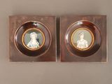 paire de portraits miniatures anciens représentant un homme et une femme