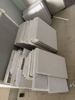 beaucoup de types de carrelage différents au sol