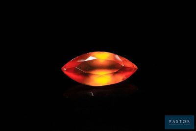 un losange orange sur fond noir