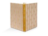 une image représentant un livre à la couverture en bois sur fond blanc