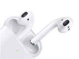 AirPods d'Apple avec boîtier de recharge sans fil et socle de recharge