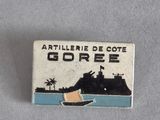 une image représentant une épingle sur laquelle figure l'illustration d'un bateau sur l'eau
