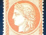 un timbre orange et blanc sur lequel figure la tête d'une femme