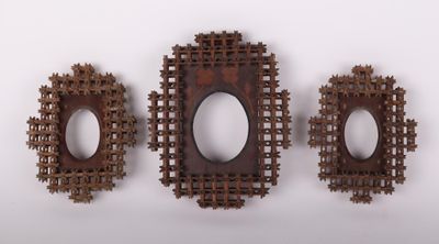 American Folk Art? Réunion de trois cadres de miroir ou de p…