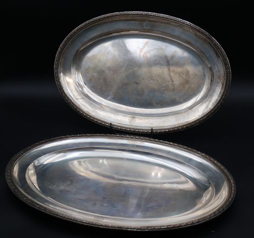 Deux plats ovales en argent Minerve monogrammé Lapar Orfèvre à Pa...