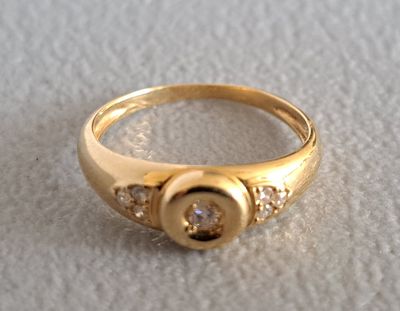 Bague à monture en or 18K 750 millièmes, centrée d'un médail… - Photo 1
