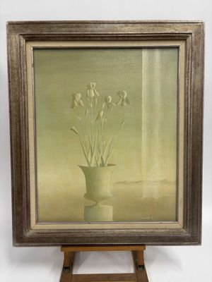 tableau représentant un vase contenant des fleurs, posé sur un chevalet en bois