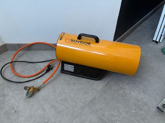 Souffleur d’air chaud gaz et électrique de marque SOVELOR BLP 33M...