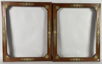 paire de cadres anciens en bois ornés de dorures à la feuille