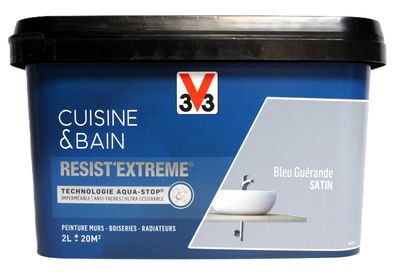 un gros plan sur un pot de peinture bleue sur fond blanc