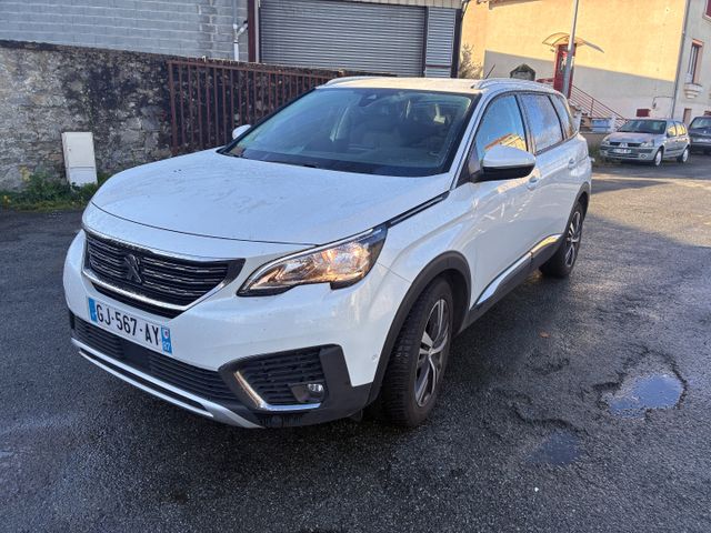 Véhicule PEUGEOT 5008 immatriculé GJ-567-AY, 1ère mise en circula...