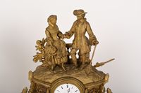 Pendule en bronze ciselé et doré. (photo 3)