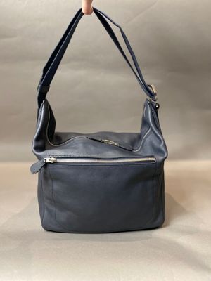 HERMES Sac « Cityslide » en cuir swift bleu-marine, garnitur…