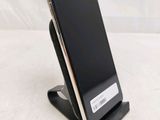 a cell phone that is sitting on top of a stand