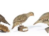 trois figurines d'oiseaux empilées les unes sur les autres