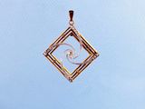 un pendentif en or représentant un tourbillon sur fond bleu