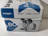 deux boîtes empilées l'une sur l'autre