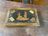 BOÎTE À JEUX à couvercle, décor de marqueterie de cartes à j…
