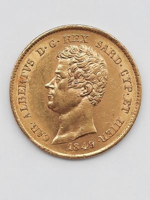 une vieille pièce d'or sur laquelle figure le portrait d'un homme