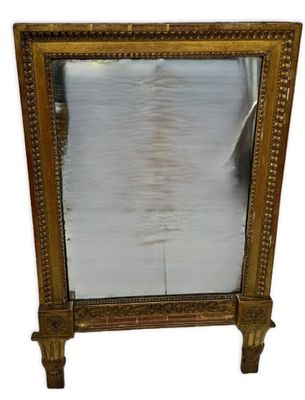Miroir rectangulaire en bois doré orné de perles et rais de …