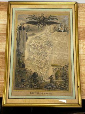une carte ancienne de l'État du Kentucky, encadrée d'or sur un support en bois