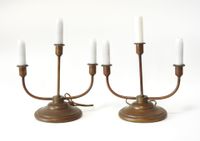 Paire de candélabres en cuivre patiné à trois bras de lumièr…