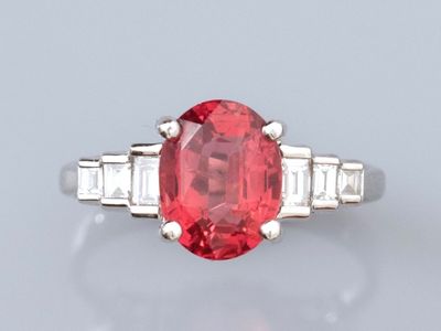 Bague ovale en rubis et diamants