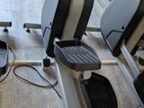 a machine that is sitting on the floor in the room