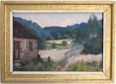 une peinture à l'huile représentant une maison dans un champ avec des arbres en arrière-plan
