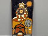 une photo d'une photo représentant un clown avec une horloge