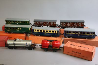 HORNBY « O » : Ensemble de 8 voitures et wagons dont voyageu… - Photo 1