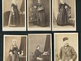 six photographies en noir et blanc représentant un homme, une femme et un enfant