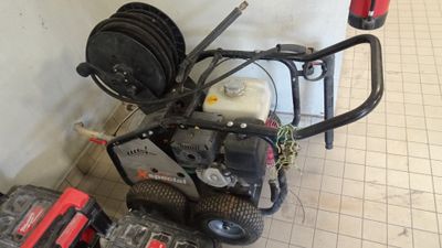 a picture of a machine that is sitting on the floor