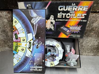 une boîte contenant un jeu Star Wars