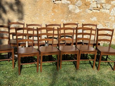 Suite de 12 chaises en bois exotique