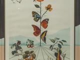 une photo d'une photo d'une fleur avec des papillons