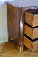 Petite commode à façade cintrée en placage de palissandre di… (photo 6)