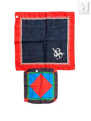 une image représentant deux morceaux de tissu ornés d'un motif rouge, bleu et vert