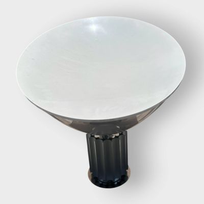 an image of a white table with a black base and a white bowl on top