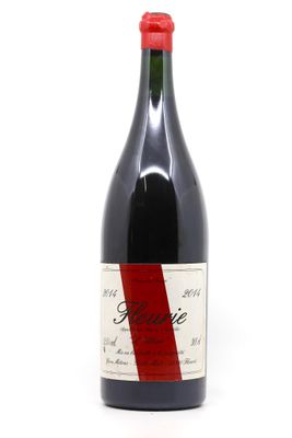 une bouteille de vin posée sur une table