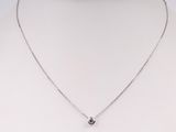 gros plan d'un collier sur un mannequin mannequin mannequin mannequin mannequin mannequin mannequin mannequin mannequin