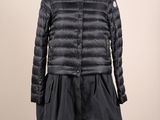 une veste noire sur un mannequin mannequin mannequin mannequin mannequin mannequin mannequin mannequin mannequin mannequin