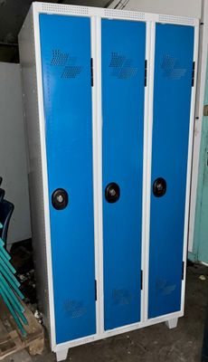 1 Bloc vestiaire de 3 portes bleues de 30 cm Bloc sur pied H…
