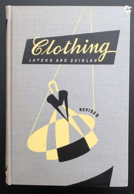 une image représentant un livre sur lequel figure une femme sur une balançoire