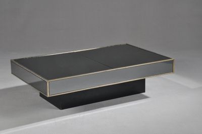 table basse en miroir avec pied noir et bordure dorée