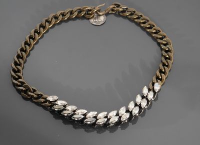 LANVIN Collier en métal doré et deux rangs de strass navette…